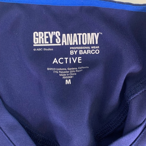 Grey’s Anatomy By Barco Blue/Purple Short Sleeve V Neck Nurse Top Size Medium - Picture 7 of 7